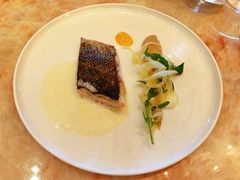 海鲈鱼配茴香沙拉及橄榄油泡沫-AZUR聚(香格里拉饭店)