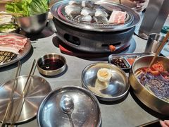 -围炉肉舍•炭烤活鳗•丹东海鲜烤肉(步行街店)
