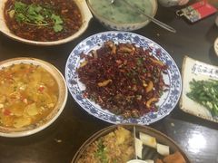 -黄桷树曹家私房菜(江与城店)