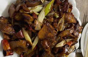 Stir-fried Pork Knuckle with Tree Peppers