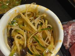 -果松木炭酸菜铜火锅·外婆参鸡汤