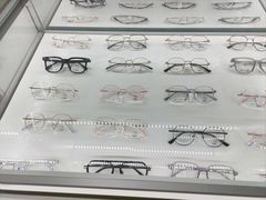 -翰佐蔡司小乐圆·依视路星趣控·暴龙眼镜折扣店