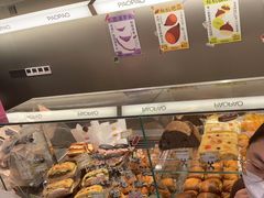 面包甜点陈列柜-PAOPAO Bakery&Café(港汇店)