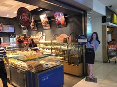 面包甜点陈列柜-巴黎贝甜(宜山路店)