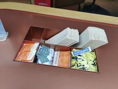 餐具摆设-星巴克(上海虹桥站2A检票口)