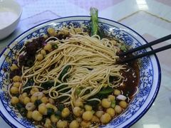 -渝之汇牛肉豌杂面