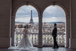 -现代经典婚纱摄影