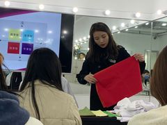 -粤港芭莎美容美发化妆学校