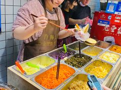 自助取餐区-三兄弟高炉烧饼