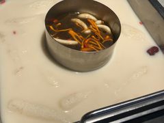 -尚尚仙·酸汤猪手·猪肚鸡火锅(华联万柳购物中心店)