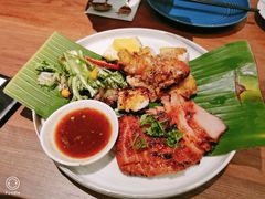 炭烧猪颈肉拼辣鸡-星叶·东南亚料理(宁波万象汇店)