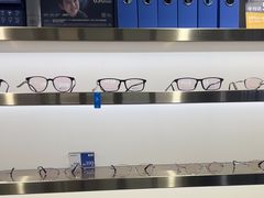 -视野联行眼镜•蔡司•依视路(温江店)