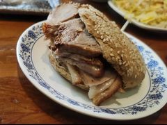 -老天桥酱肉烧饼夹肘子(天桥店)