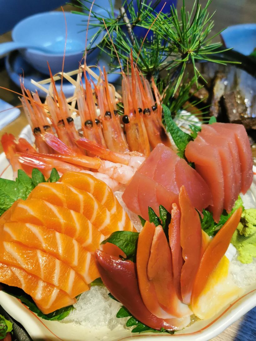 刺身五拼,非常的新鲜鲜嫩可口.每一块都很厚实.