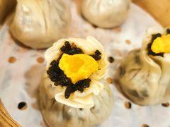 咸蛋黄乌米烧麦-佬泰丰斋· 乌镇茶食餐厅