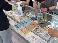 -美式眼镜·授权蔡司.依视路.尼康.豪雅.明月(人民广场店)