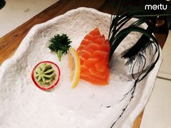 三文鱼刺身-小句号·精致料理(江南环球港店)