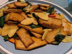 腊八蒜炒杏鲍菇-新加坡瑞珍•海河观景餐厅