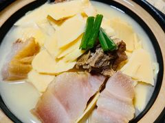 -赋石水库船头鱼红房子饭店