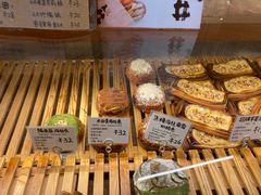 -天井·丑面包搭咖啡