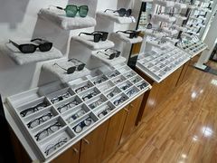 -MiRi眼镜·蔡司·星趣控·尼康控优点视觉合作店(南京东路店)