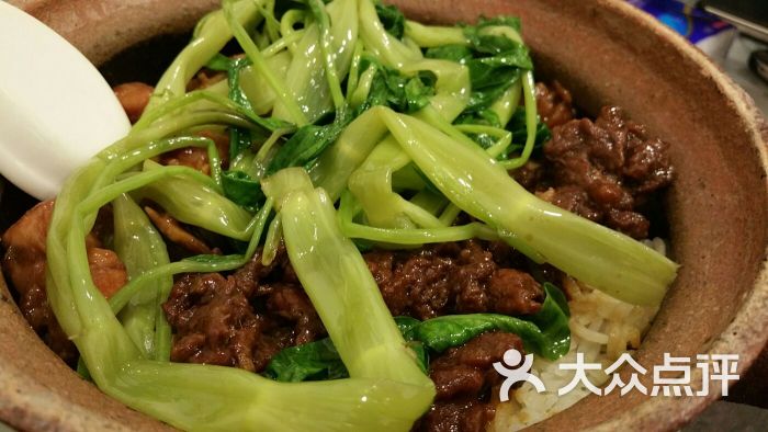 牛肉拼滑鸡煲仔饭