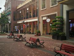 -王府井奥莱临潼小镇(临潼店)