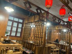 大堂-果松木炭酸菜铜火锅·外婆参鸡汤