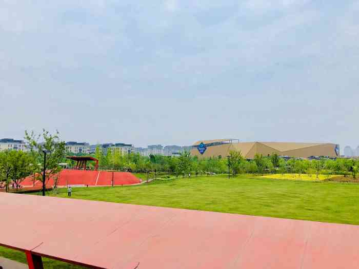 赵巷体育公园-"偶然搜到山姆店旁边有这样一个带停车场的免.