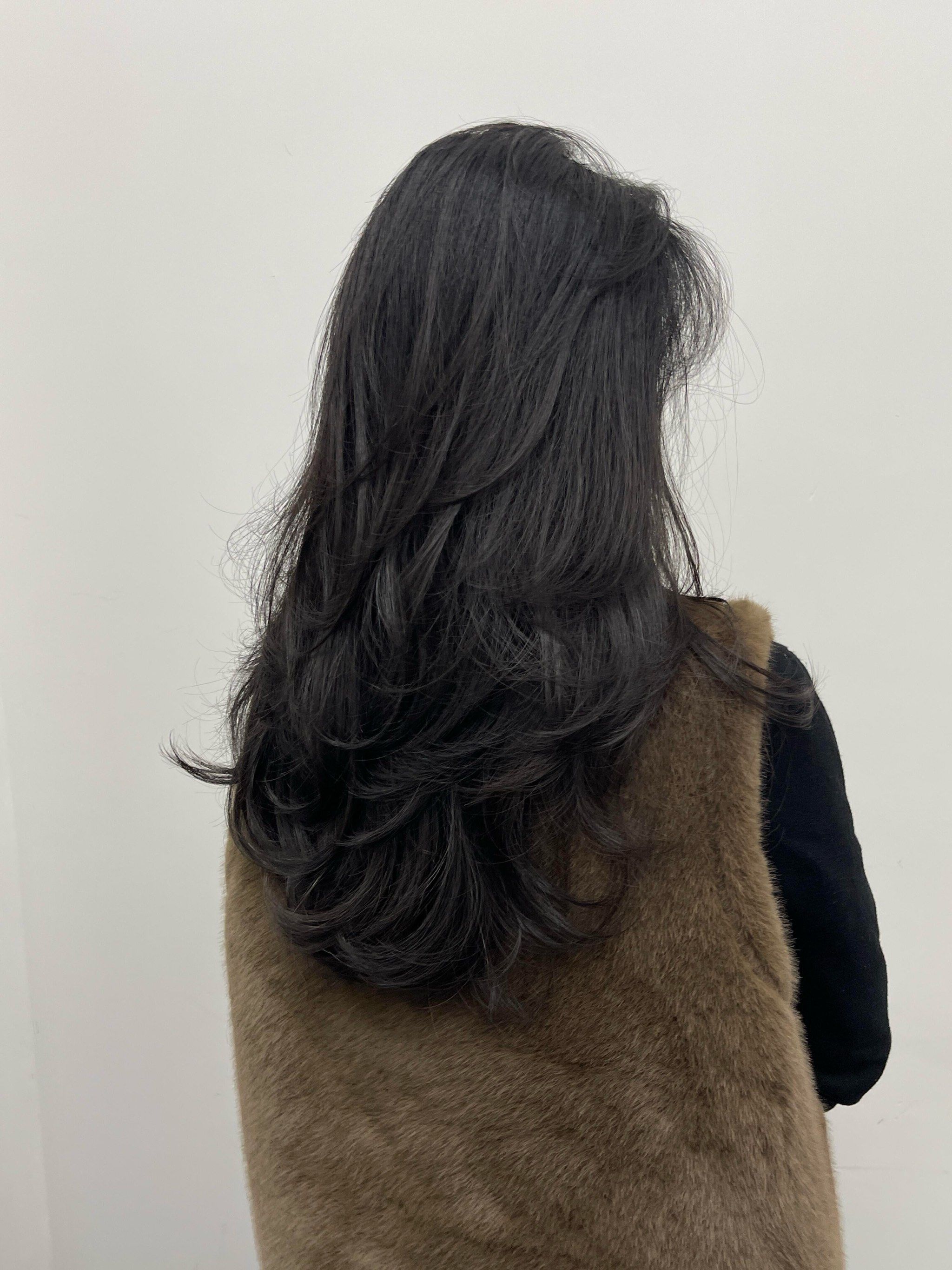 内扣烫发气垫烫
季这一款慵懒微卷中长发发型,富有一点韩式翻卷的