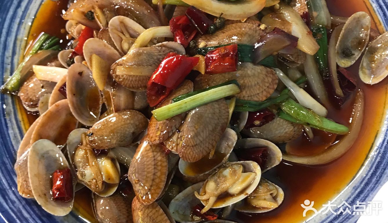 店面并不是很大,但还整洁干净