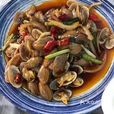 店面并不是很大,但还整洁干净