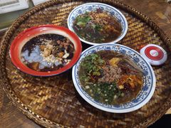 -爆炸头阿姨小四川正宗川味小吃(无任何分店)