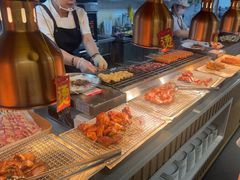 -四囍码头海鲜烧烤自助火锅(外滩南京东路悦荟广场店)