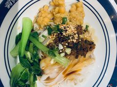 -霸蛮湖南菜·牛肉粉(荣京西街店)