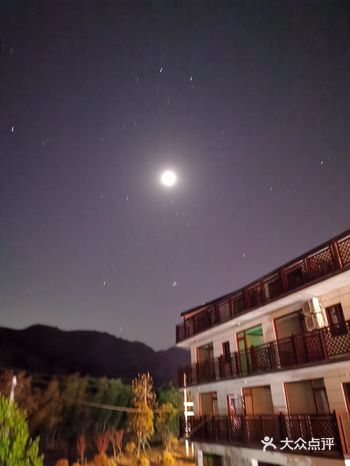 最好10人左右一起过去