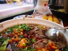 -爆炸头阿姨小四川正宗川味小吃(无任何分店)