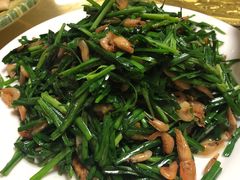 韭菜炒河虾-老渔翁餐厅·鱼家傲私房菜