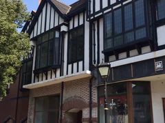 -钟书阁(松江泰晤士小镇店)