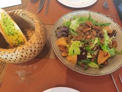 烤菠萝色拉-Golden Lily河内巴黎法越料理餐厅(建国西路店)