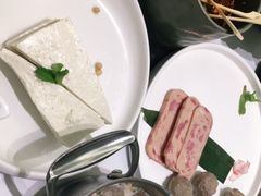 -红鼎豆捞·非遗鲍皇汤火锅(宝丰路店)