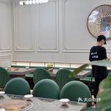让我念念不忘的是这里的蘸料蒜蓉酱和️果酱