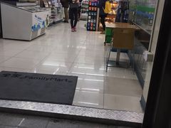 -全家便利店(江湾镇站店)