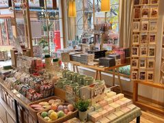 -猫的天空之城概念书店(束河店)