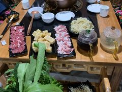 -果松木炭酸菜铜火锅·外婆参鸡汤