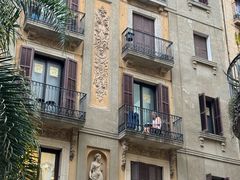 -Bar Centric Raval