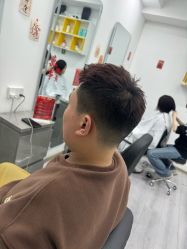 -LILI·HAIR SALON理理造型
