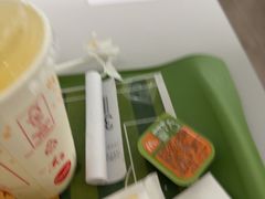 -麦当劳(上海虹桥站30B检票口楼上)