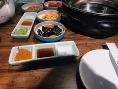 -明洞阿姨·韩式酱蟹烤肉·创意料理(三元桥店)