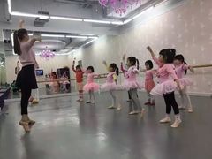 -Isee灰姑娘国际儿童艺术中心(BHGMall店)